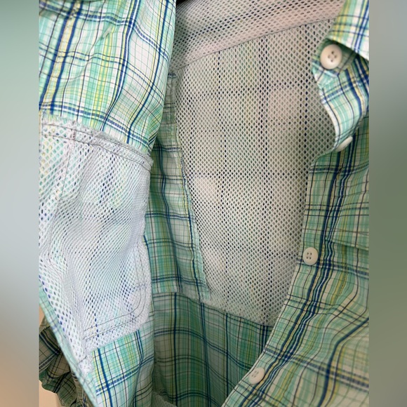 Columbia women’s hiking long sleeve shirt, size Large but can fit a medium. - Picture 5 of 8